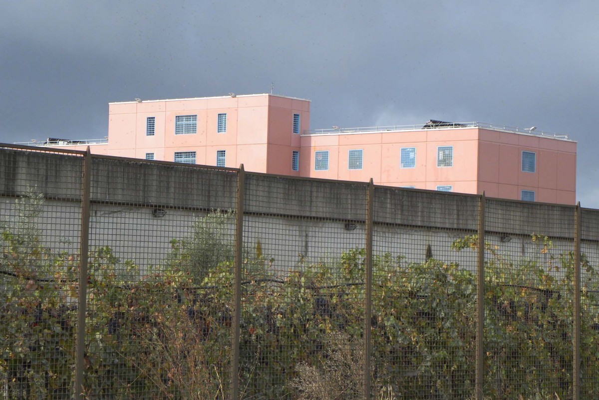 Una rissa e due tentati suicidi nel carcere di Velletri: agenti sotto pressione