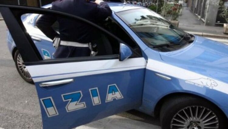 Giovane si lancia da quarto piano ad Anzio, la Polizia apre un’indagine
