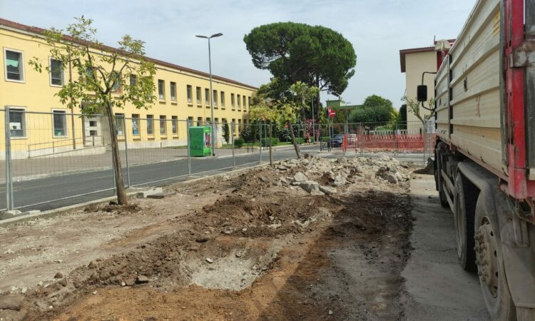 A Pomezia al via i lavori a piazza Bassanetti: nuovo asfalto e marciapiedi