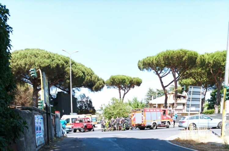 Incidente sulla via Appia nuova, 2 feriti gravi