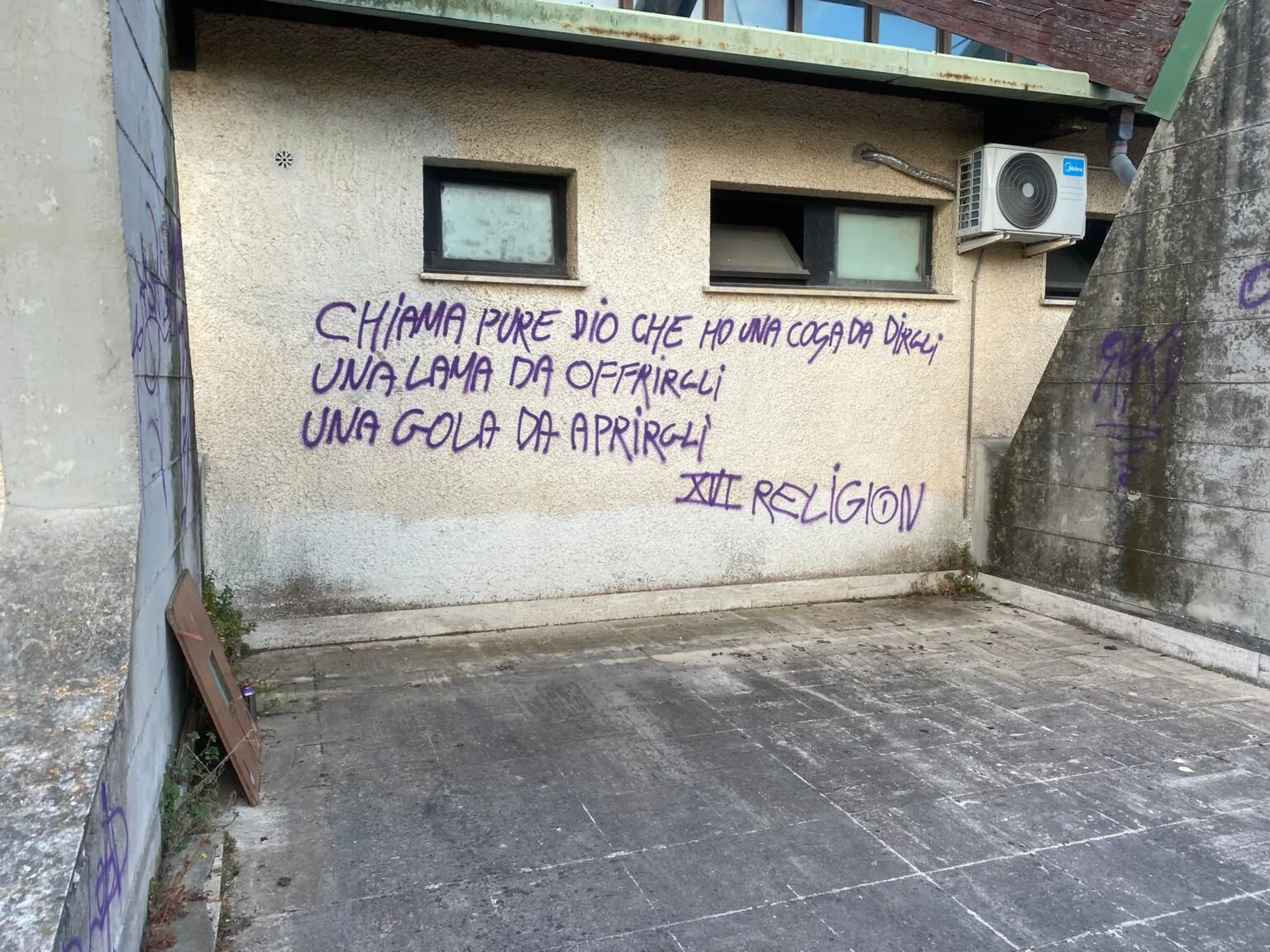 Atti vandalici al Palazzetto dello sport di Nettuno vuoto da due settimane