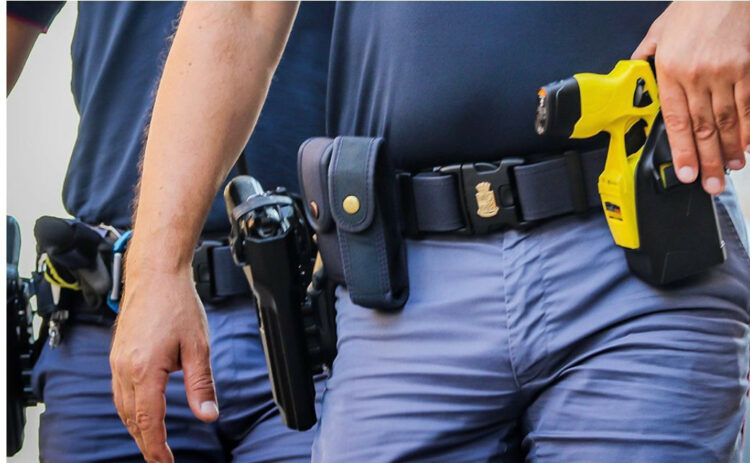 Da luglio il taser in dotazione ai poliziotti della provincia di Latina
