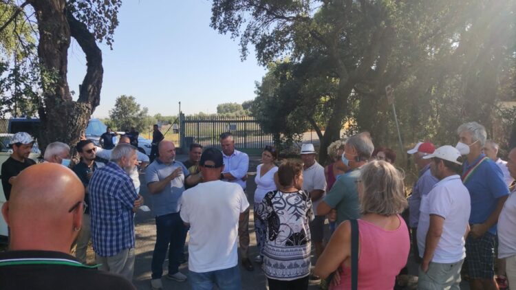 Acqua potabile, il sindaco di Ardea a confronto coi residenti in zona discarica