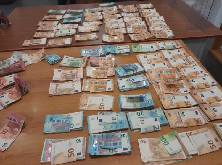Aeroporto Ciampino, fermato con 80mila euro in contanti: sequestrati