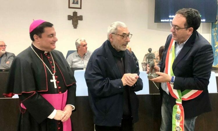Don Antonio cittadino onorario di Aprilia. Accolse due papi in città