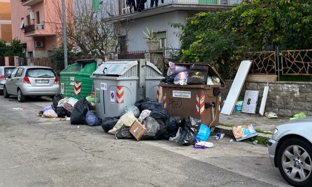 Latina centro invasa dai rifiuti. Pronto il piano straordinario di pulizia