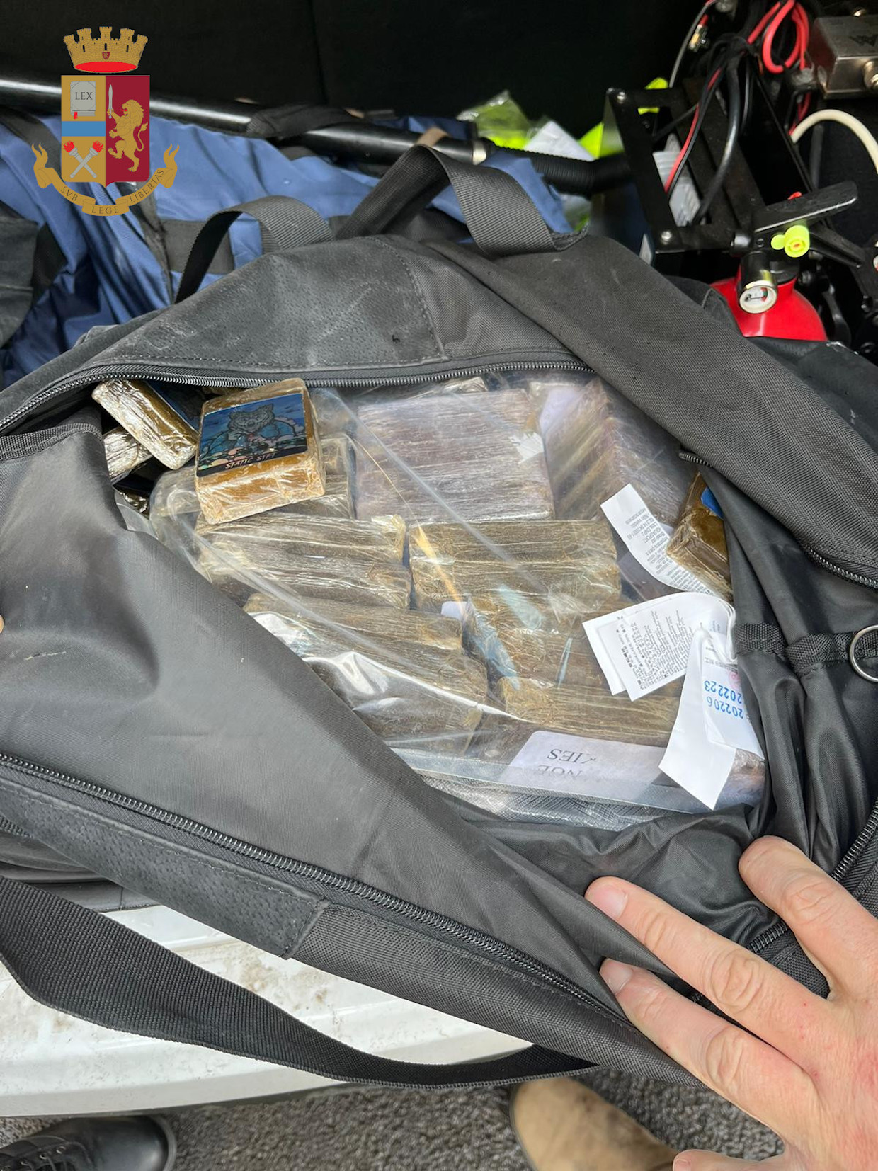 Nascondeva 26 kg di hashish in via Veneto a Nettuno, arrestato un 27enne