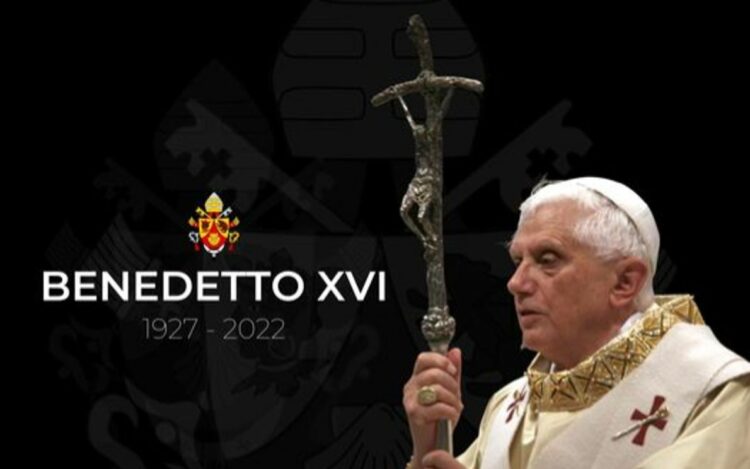A Velletri lutto cittadino durante il funerale di papa Benedetto XVI