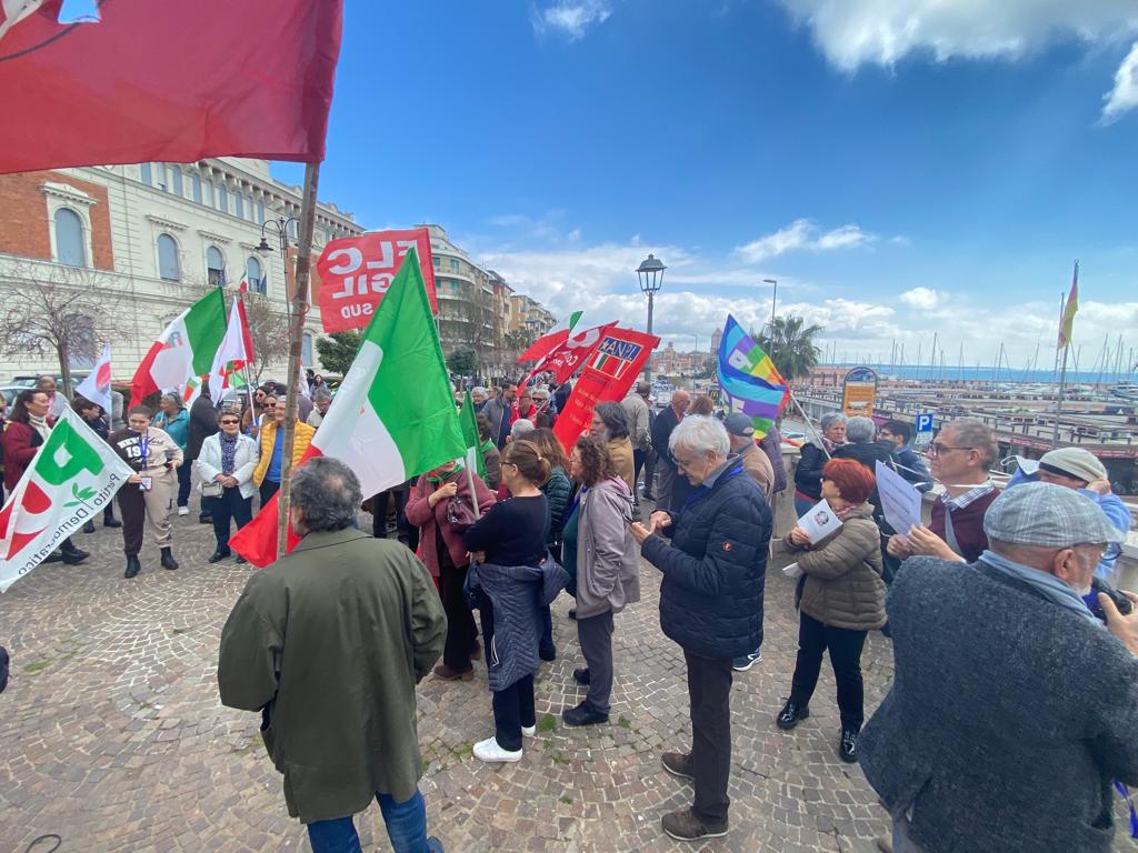 Cerimonie antifascista a Nettuno, in 100 in piazza per sostenere la libertà