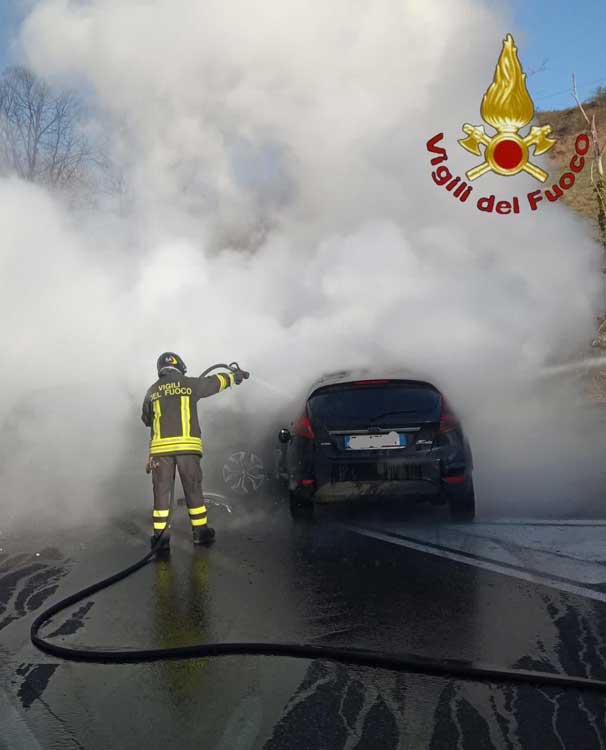 incidente auto a gas GPL fiamme