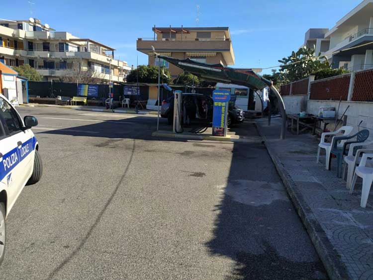 Scarichi non a norma, la polizia locale chiude un autolavaggio ad Anzio colonia