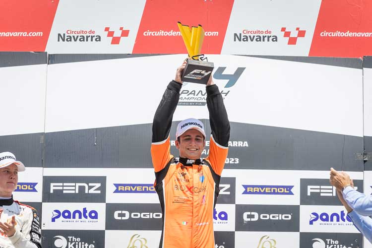Valerio Rinicella vince il Gran Premio di Formula 4 in Spagna