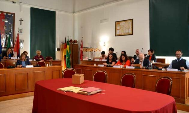 Debutta il consiglio comunale di Pomezia, ma la giunta è monca