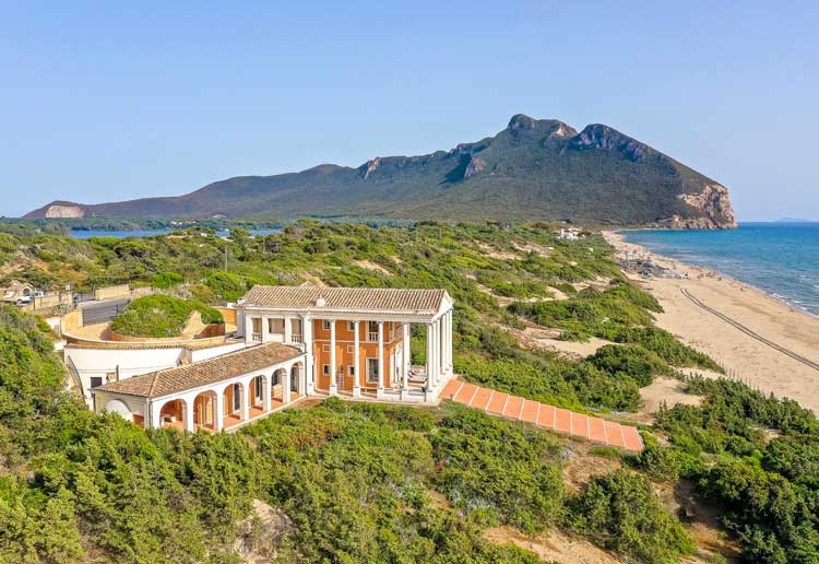 Venduta Villa Volpi, la più famosa sulle spiagge di Sabaudia. Prezzo da capogiro