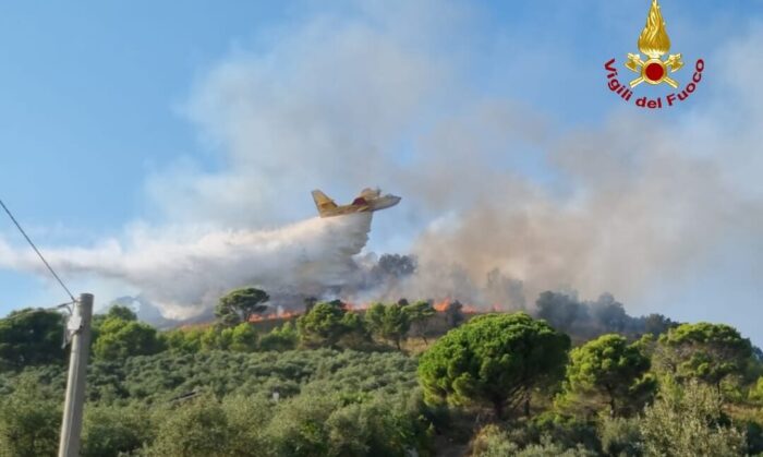 Brucia la provincia di Latina, centinaia di ettari distrutti dal fuoco
