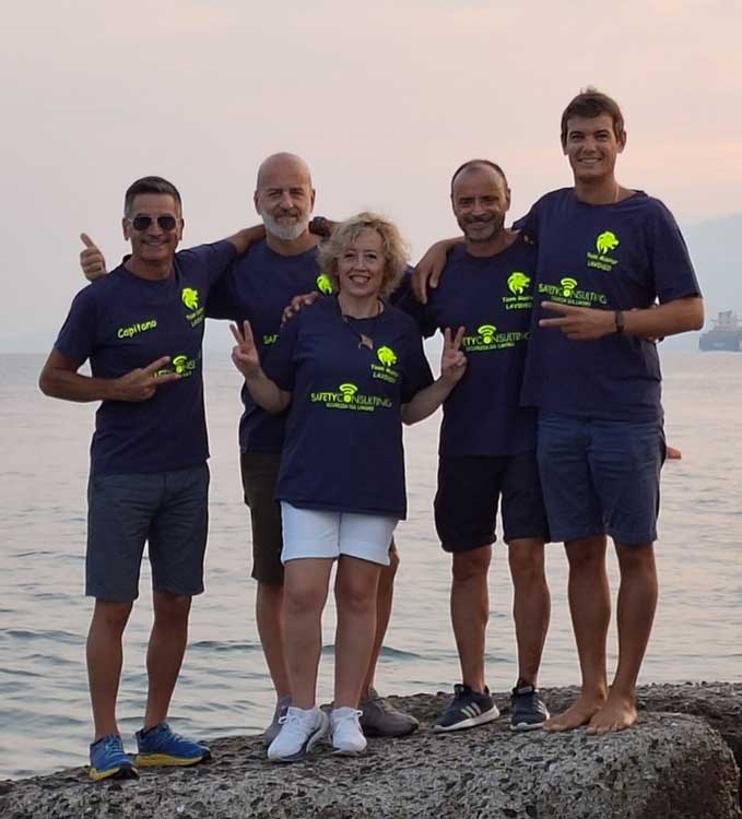 Cinque atleti di Aprilia attraversano a nuoto lo stretto di Messina