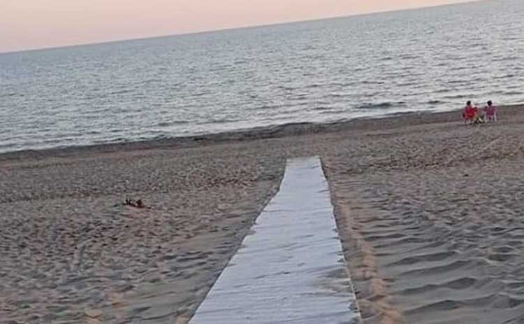 L'estate è finita e il Comune di Ardea monta le passerelle in spiaggia per i disabili