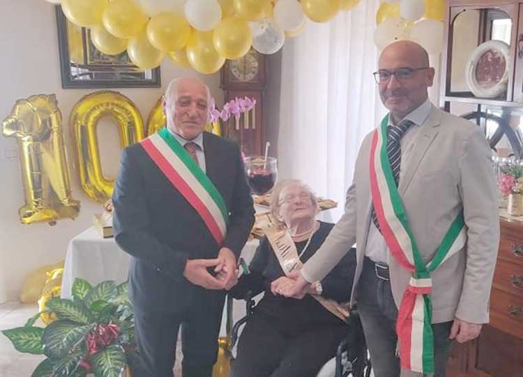 Castel Gandolfo, nonna Concetta spegne 100 candeline. A festeggiarla due sindaci...