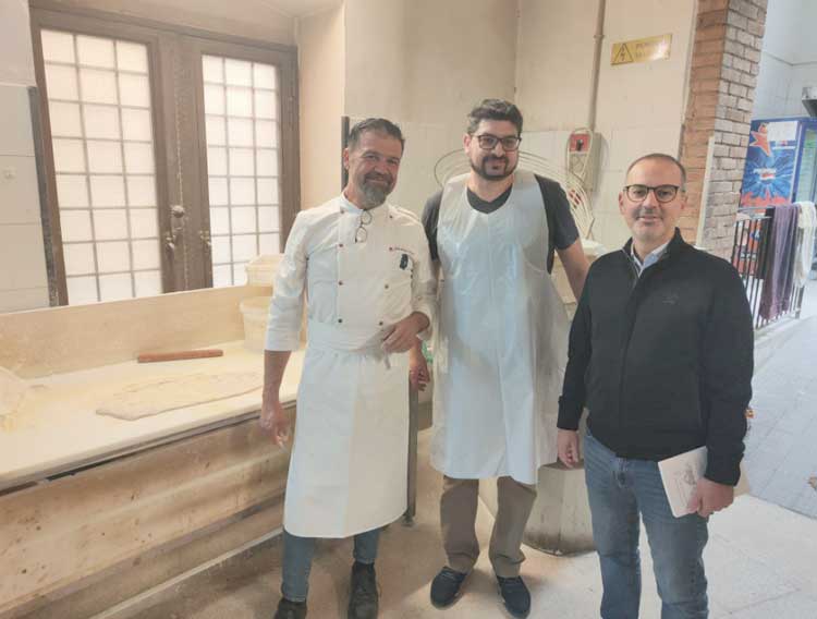 Sindaco Andrea Volpi, Chef Giuseppe Verri e un rappresentante del forno Ripanucci di Lanuvio