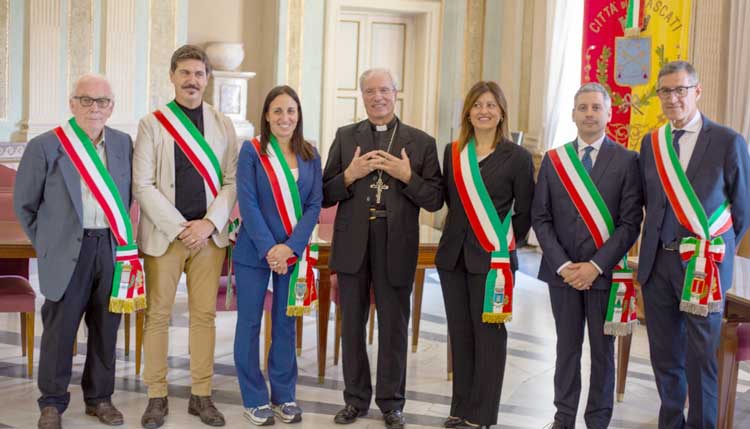 Frascati, monsignor Martinelli va 'in pensione', per lui il saluto dei sindaci della diocesi