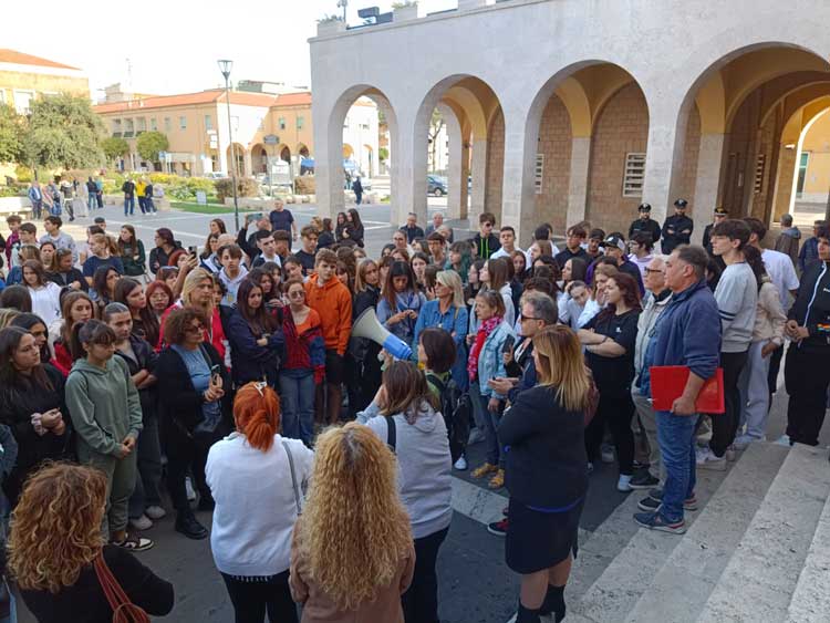 manifestazione studenti Pomezia