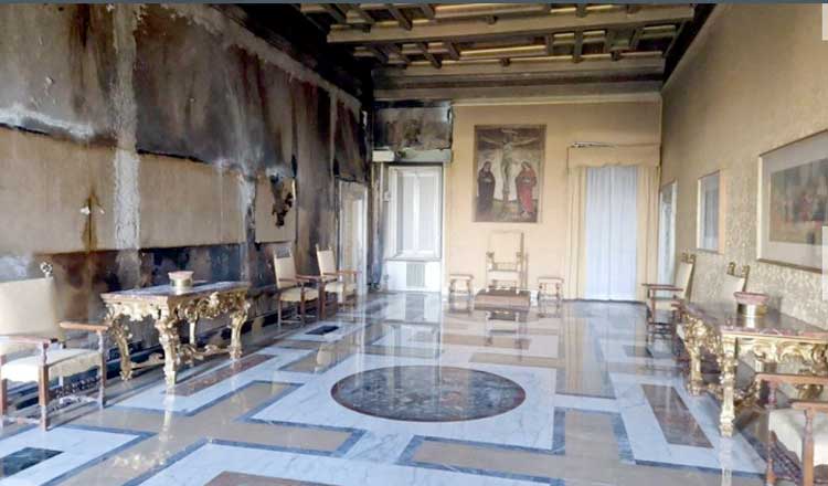 Castel Gandolfo: ecco le foto della sala del Concistoro (palazzo Pontificio) andata in fiamme