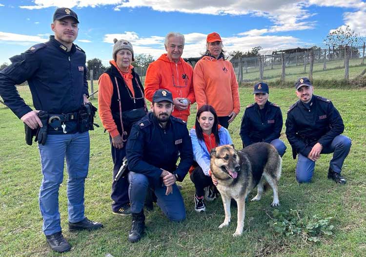 Rex, il cane zoppo trovato ad Ardea adottato dalla Polizia