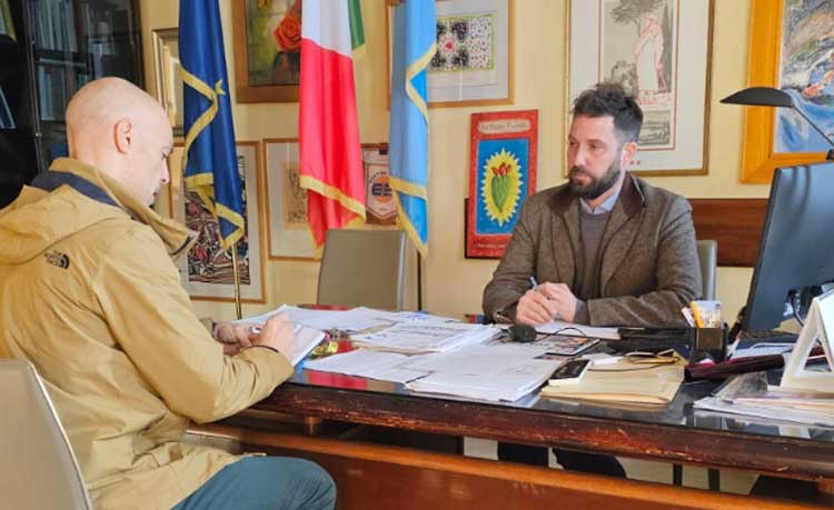 Il sindaco di Genzano Carlo Zoccolotti con il giornalista Daniele Castri