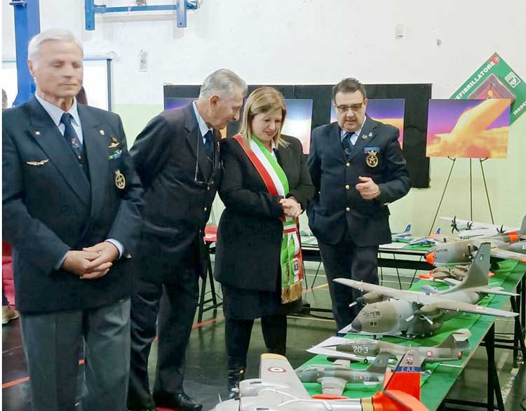 È partita a Pomezia la mostra (imperdibile) per i 100 anni dell'Aeronautica Militare: tutte le info