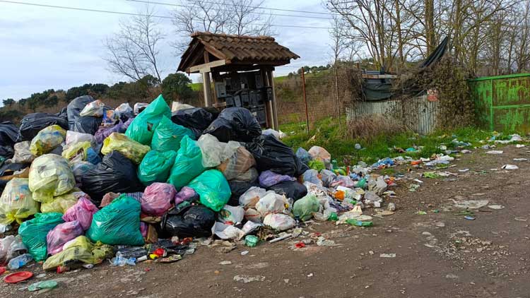 Aprilia, aree rifiuti recintate e in arrivo il 'bidoncino intelligente'
