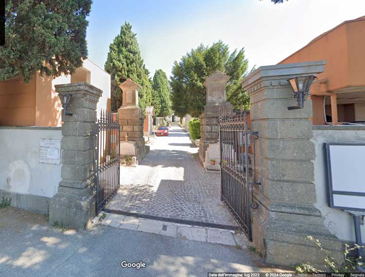 L'ingresso del cimitero di Genzano
