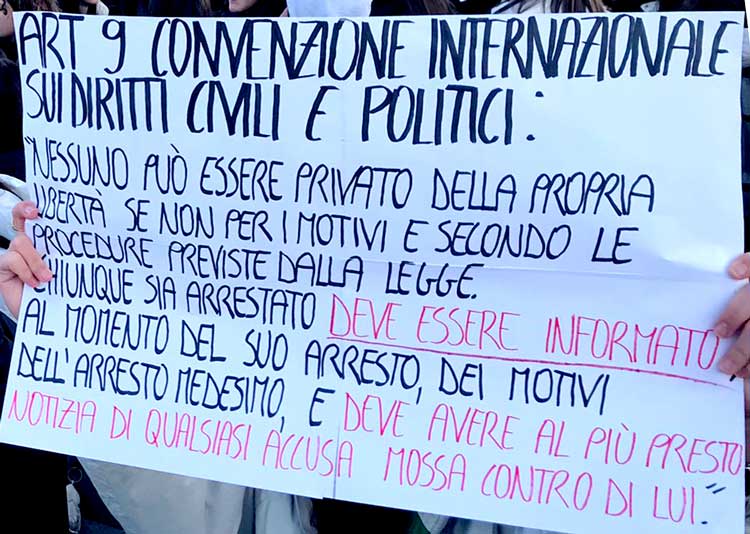 Aprilia il cartello di protesta degli studenti del Liceo Meucci