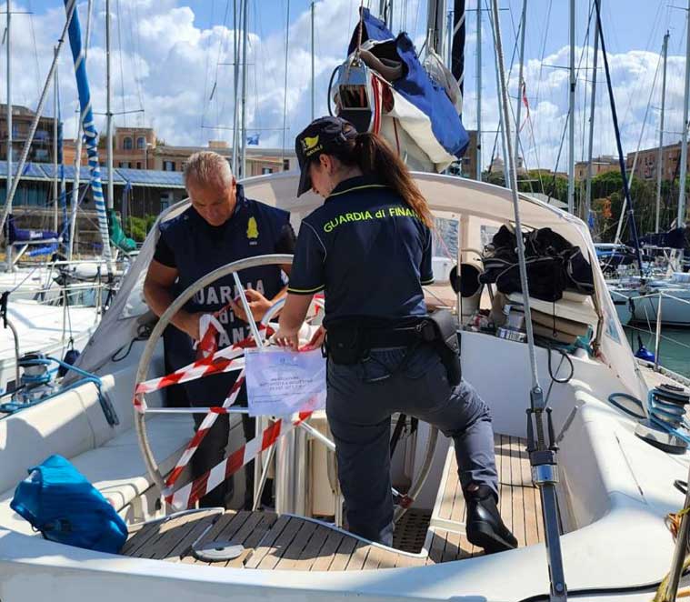 Barche di italiani con bandiera estera per evadere le tasse. Pescati 33 furbetti