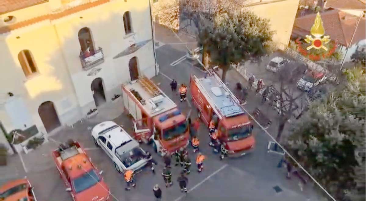 Mezzi dei Vigili del Fuoco impiegati nelle ricerche dello scomparso Gianni Filosa