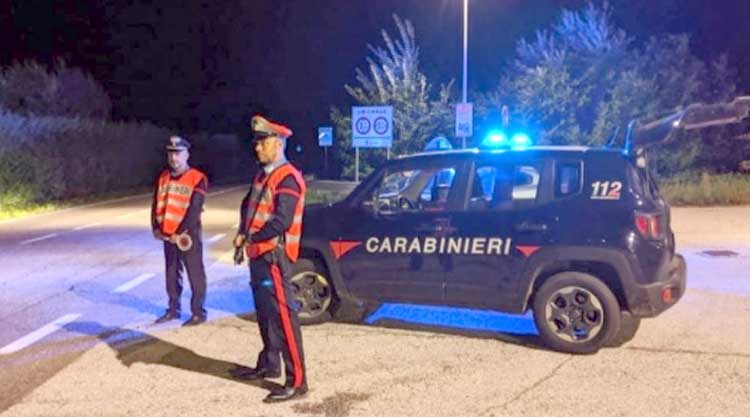pattuglia dei Carabinieri dopo sequestro ad Albano ad opera di banditi mascherati da carabinieri