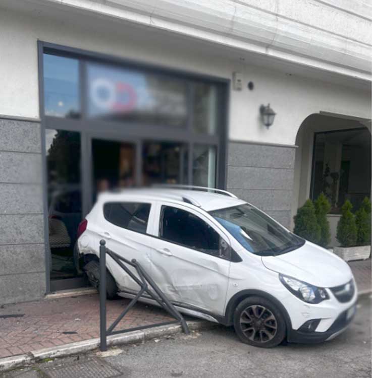 La Opel coinvolta nel sinistro