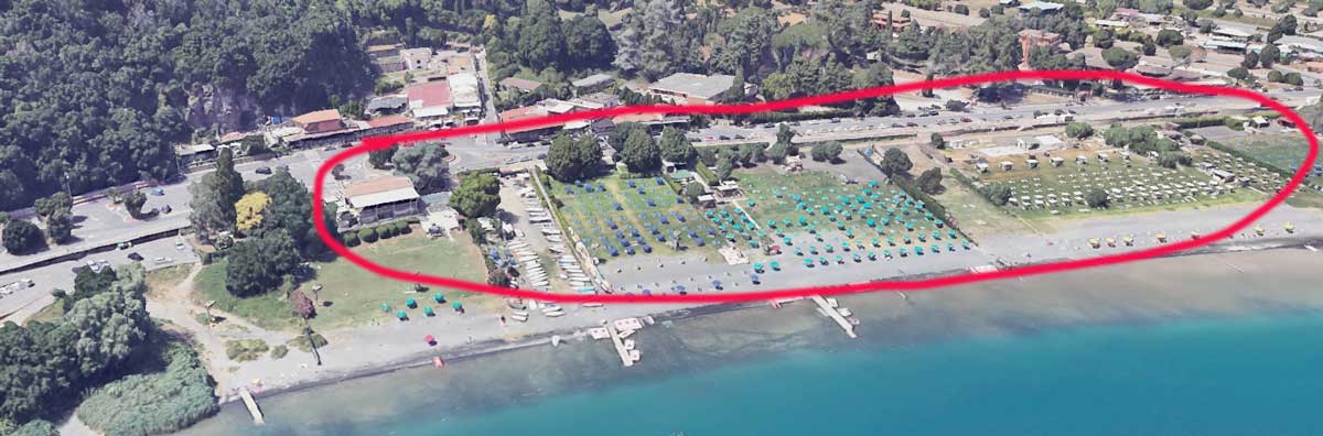 L'area di spiaggia del lungolago di Castel Gandolfo interessata dalla nuova passeggiata