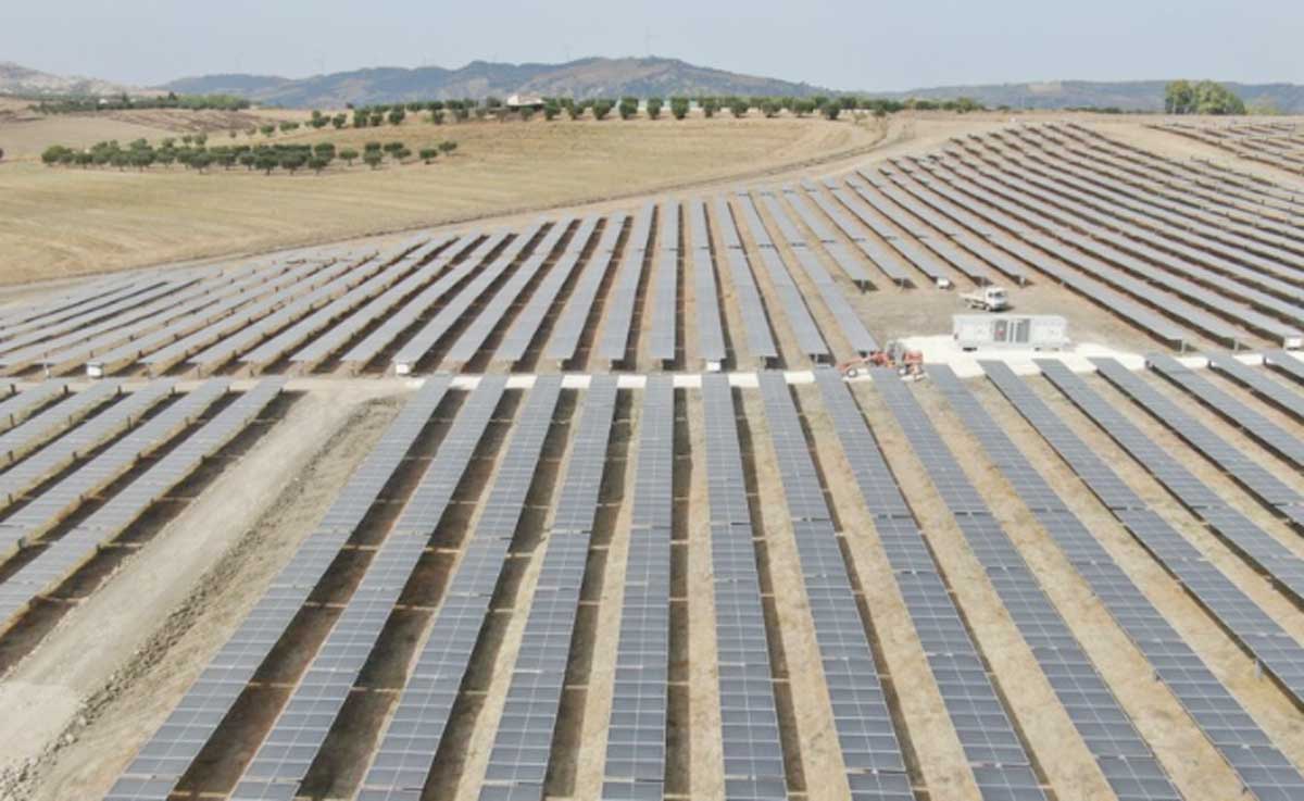 Un classico parco fotovoltaico, foto generica