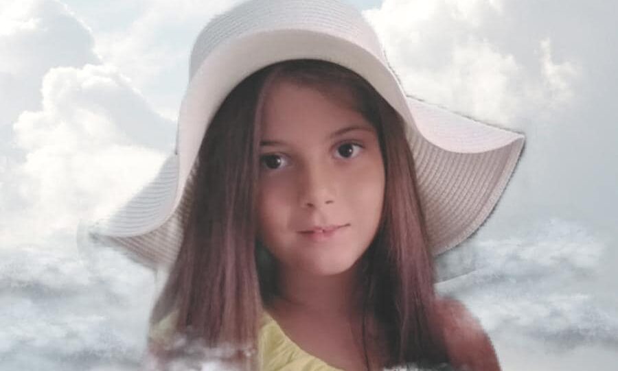 Ardea, bimba morta a 7 anni: fiaccolata all'incrocio 