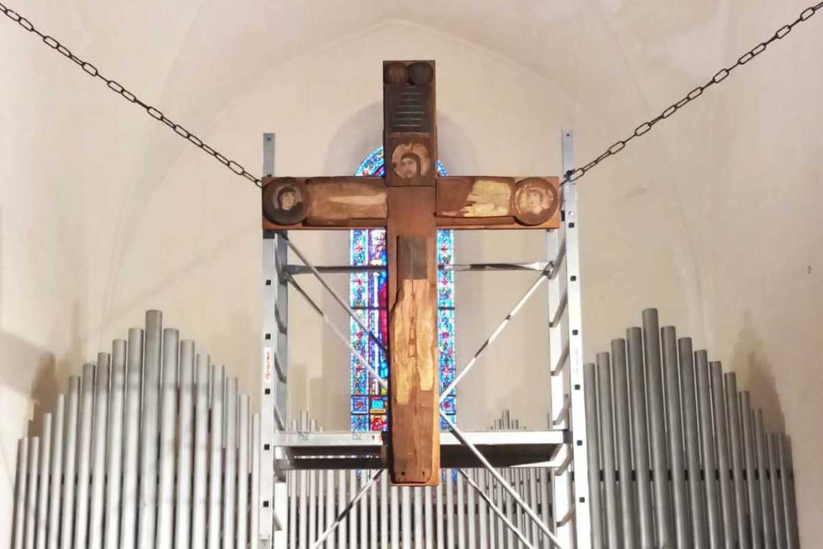 Restaurato l'antico crocifisso riscoperto nel 1934 dentro il muro di una chiesa