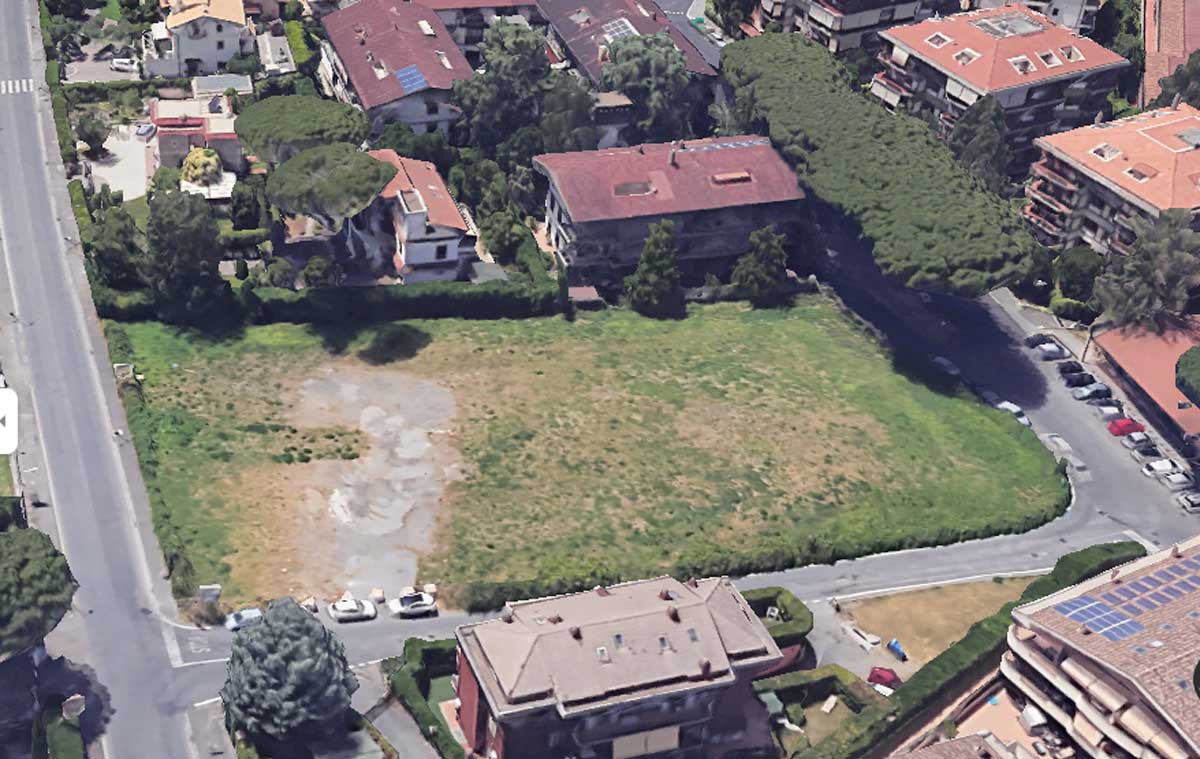 Marino, il lotto di terreno su via Trilussa su cui sorgeranno i nuovi 24 appartamenti