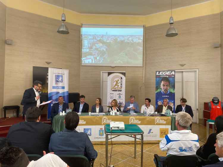 Conferenza di presentazione dell'evento al Circolo Cittadino di Latina