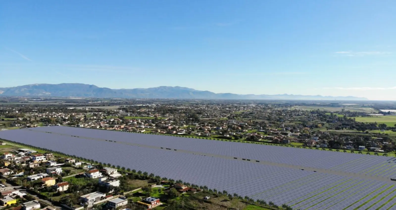 Trenta ettari di pannelli fotovoltaici ad Aprilia. 25 tonnellate di CO2 in meno all'anno