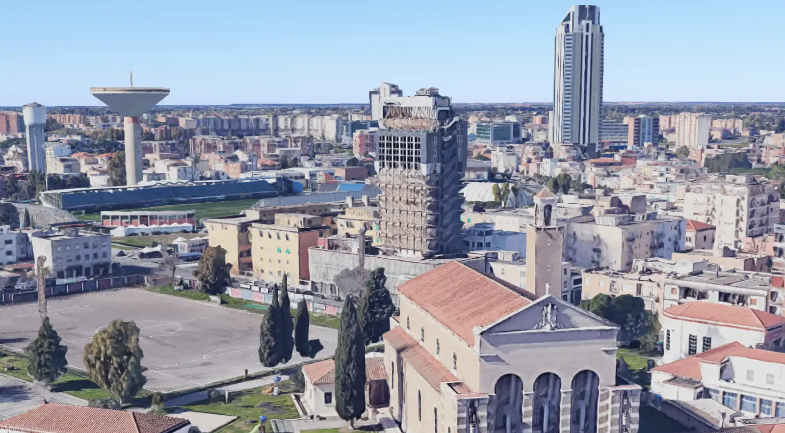 Visione panoramica di Latina con il Palazzo Key al centro (ricostruzione con AI di Google Map)