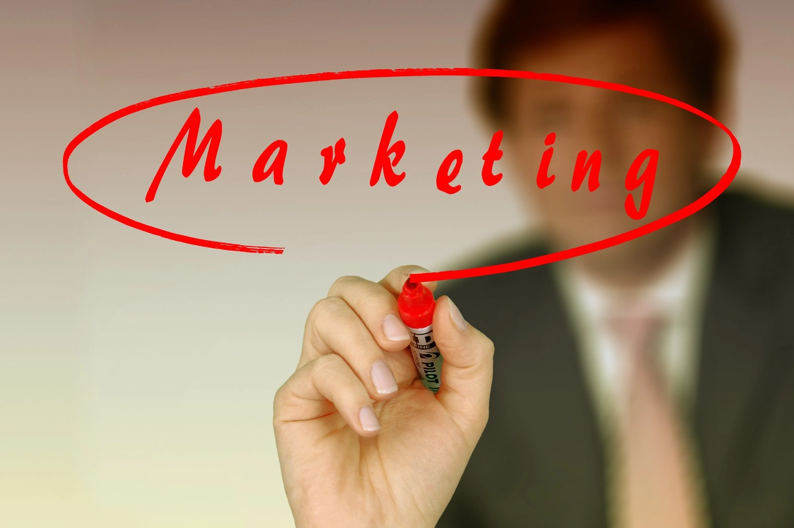 Perché le PMI dovrebbero rivolgersi a un'agenzia di marketing? 6 vantaggi da considerare.