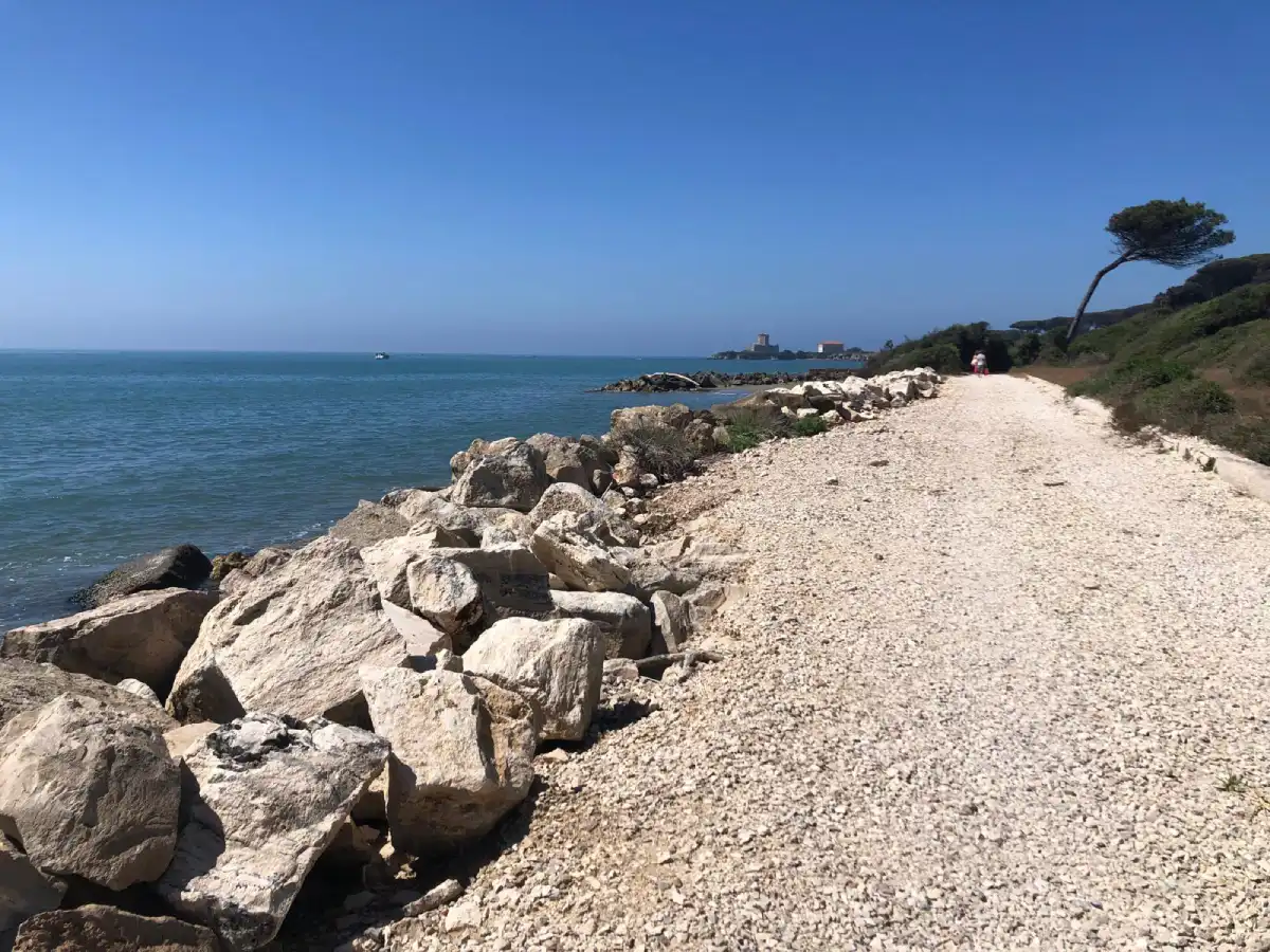 Il percorso per arrivare alla Torre Astura