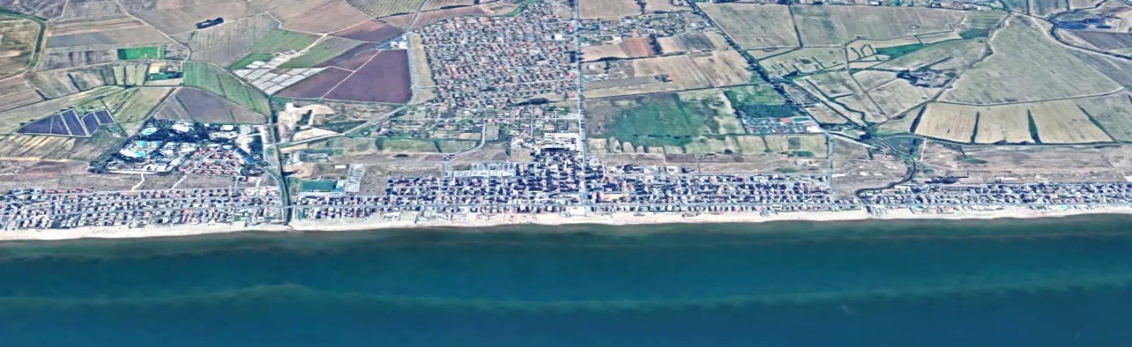 Vista dal mare della spiaggia di Torvaianica (Google Maps 3D con ausilio AI)