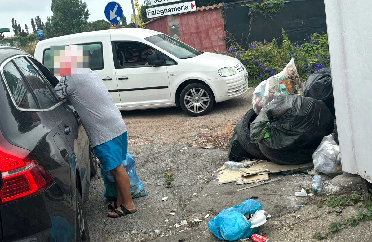 Critica sui social il Comune di Ardea ma… viene beccato a scaricare rifiuti in strada