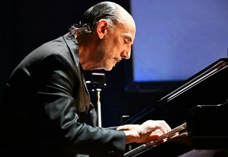 Umberto Scipione al pianoforte in concerto