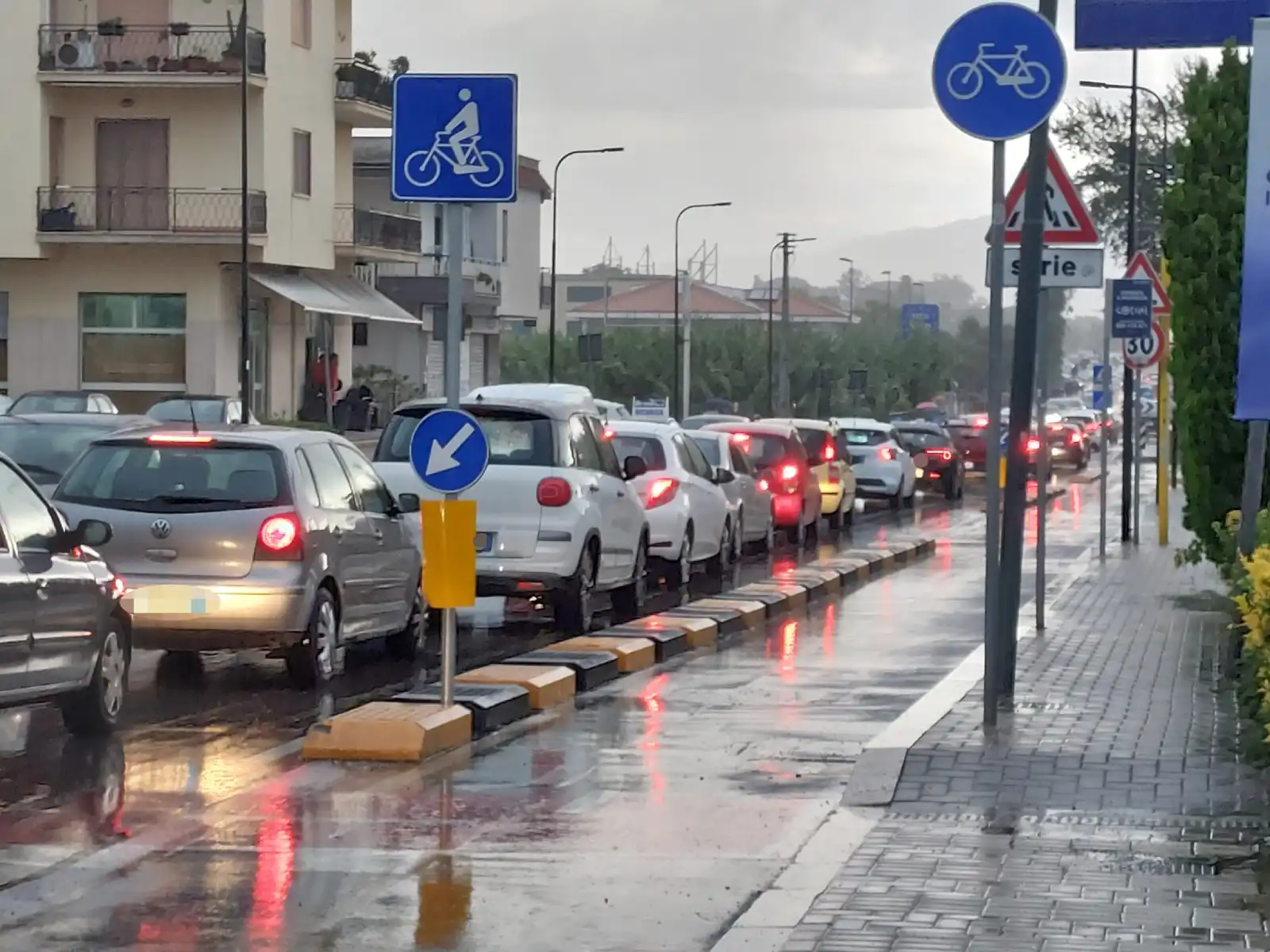 Aprilia, Via Carroceto traffico bloccato